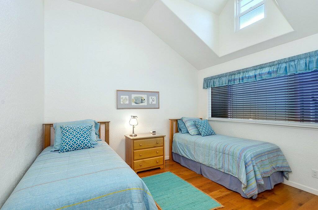 Die Surf and Sand von Capitola Beach ist nur einen Block von diesem atemberaubenden Stadtdomizilam! in Capitola, Santa Cruz County