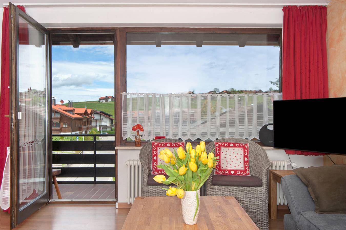 Studio entier, Appartement 'Bergrose' avec billet pour les remontées mécaniques Hörnerdörfer inclus, piscine & sauna in Obermaiselstein, Souabe (Bavière)