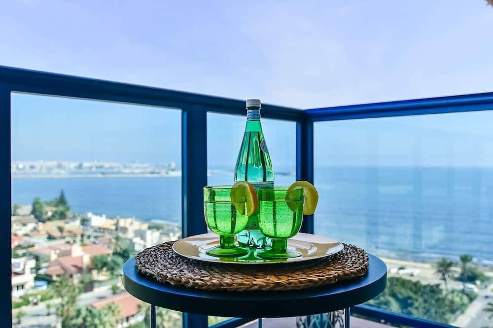 Apartment for 5 People in Mar Azul Torrevieja, Torrevieja