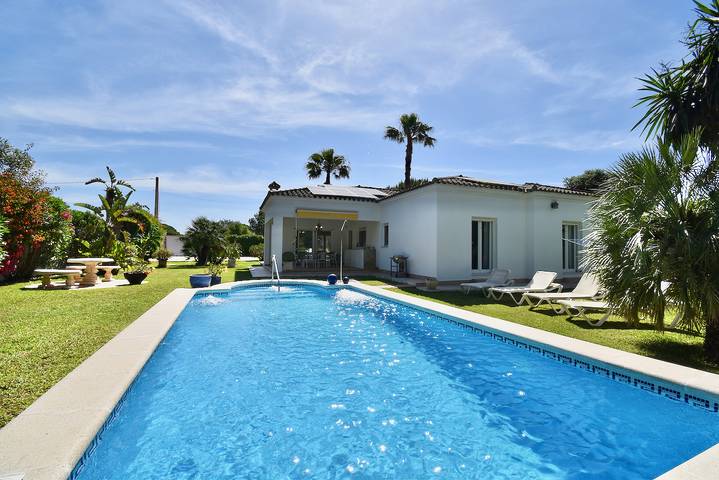 Chalet para 6 personas, con jardín además de terraza y piscina, Familias con niños en Chiclana de la Frontera