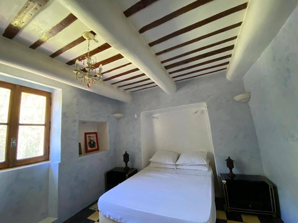 Two-Bedroom Apartment in Pernes-les-Fontaines, Vaucluse