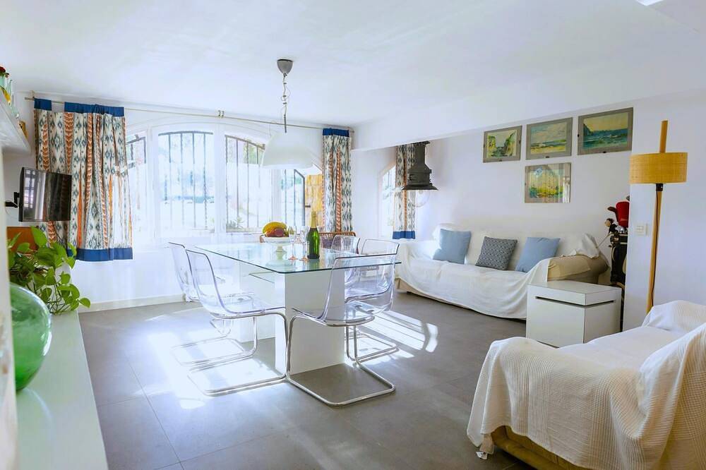 Ganze Wohnung, Suitur beachfront apartment Roc de Sant Gaietà in Roda de Berà, Costa Dorada