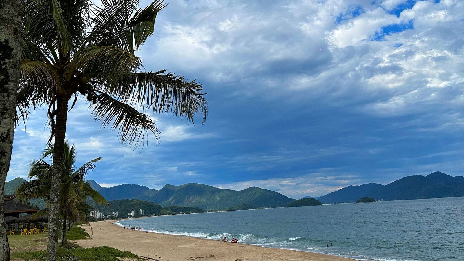 Casa confortável, bem equipada com Wi-Fi e garagem in Caraguatatuba, Vale do Paraíba