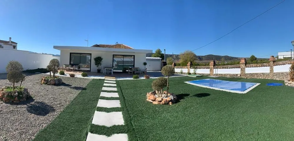 Villa pour 7 personnes, avec piscine ainsi que jardin et vue, animaux acceptés - 1
