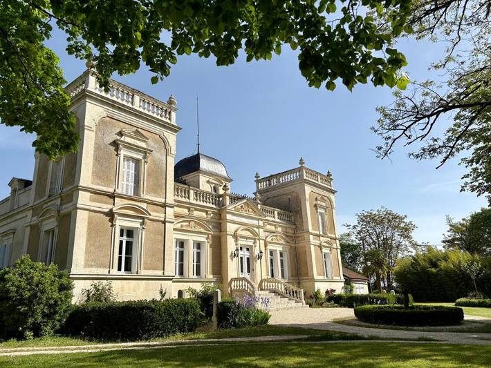 Chambre d’hôte, avec Terrasse et Jardin ainsi que Piscine et Vue à Vouzan
