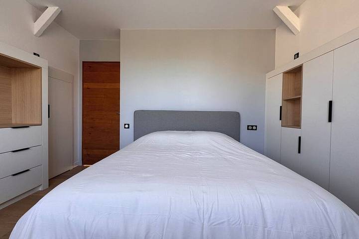 Entire apartment, LePtiLoft Bayeux in Bayeux, Bayeux region