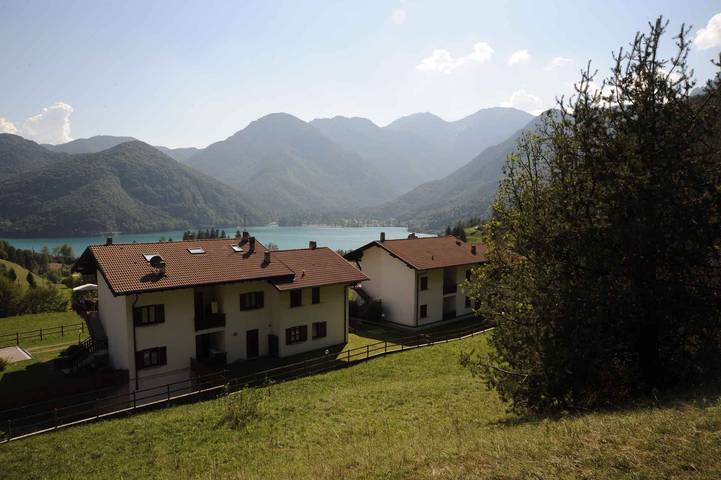 Ganze Ferienwohnung, Ferienwohnung mit herrlichem Seeblick in Mezzolago, Ledro