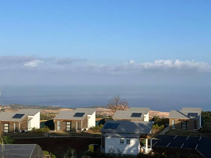 Gîte pour 2 personnes, avec terrasse ainsi que jacuzzi et jardin dans Le Guillaume