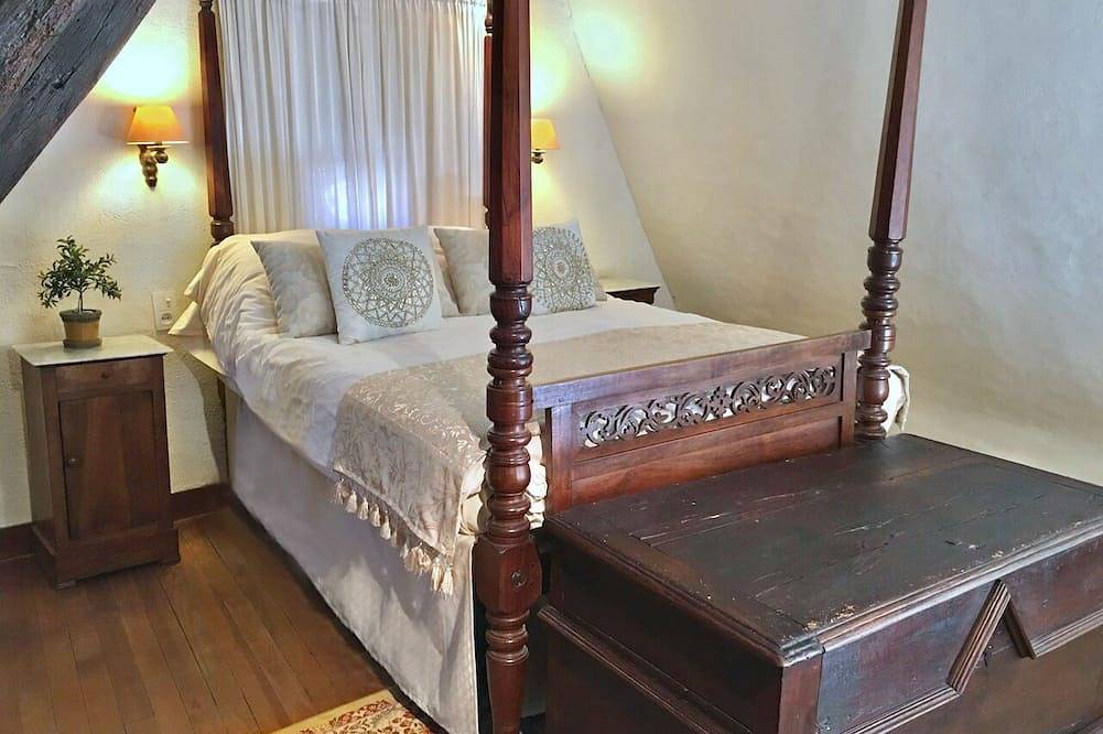 La Petite Maison: Fairytale Stay in Village Center in Beynac-et-Cazenac, Périgord Noir