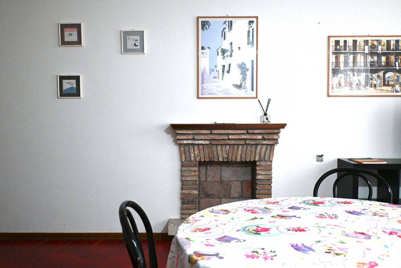 Entire apartment, S239 - Sirolo, three-room apartment in the square with air conditioning in Sirolo, Riviera del Conero