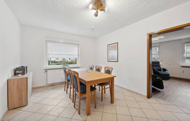 Ganze Ferienwohnung, Erdgeschosswohnung mit Satelliten-TV, Parkplatz & WiFi - Heggen 2.5km in Kreis Olpe, Sauerland