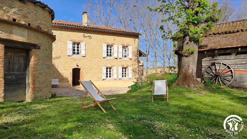 Gîte pour 8 personnes, avec Terrasse et Jardin à Pratviel