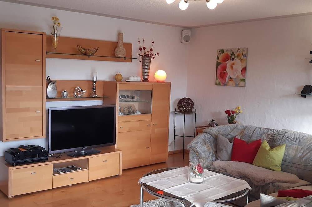 Ganze Wohnung, Fewo mit Terrasse | Stilvoll eingerichtete, 90qm große Nichtraucher-Fewo im Eg in Tittling, Ostbayern