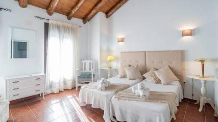 Casa rural para 4 personas, con balcón/terraza y piscina en Parque natural de Los Alcornocales