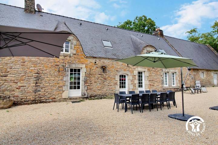Gîte pour 12 personnes, avec terrasse ainsi que piscine et jardin à Languidic - 2