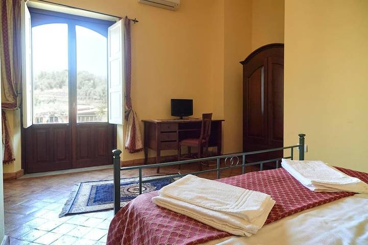 Location de vacances pour 18 personnes, avec Balcon et Jacuzzi ainsi que Jardin et Sauna à Piedimonte Etneo - 3