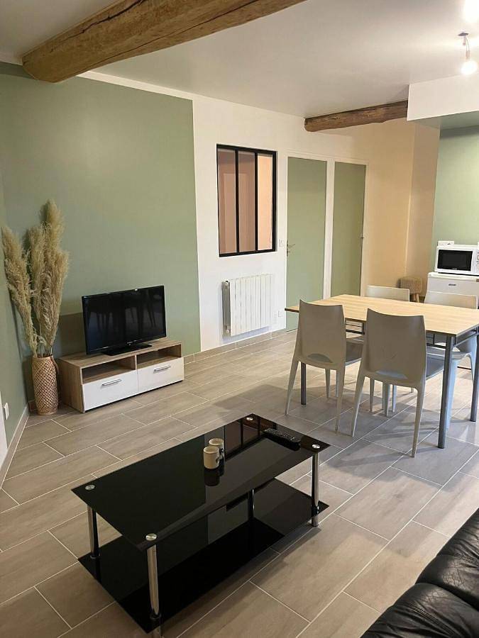 Gîte pour 2 personnes, avec Jardin à Chemilly-sur-Yonne