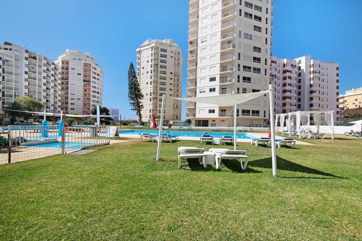 Gîte pour 4 personnes, avec bassin pour enfant ainsi que balcon et jardin à Armação de Pera - 2