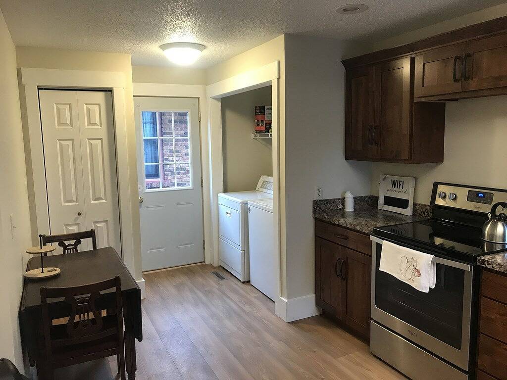 1928 Historic Spacious Victorian Home (Entire House) in Mandan, Morton County