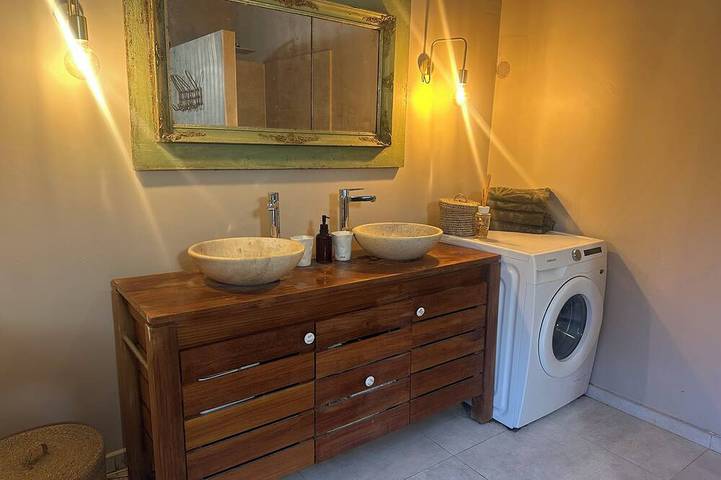 Jolie maison de campagne dans domaine privé piscine 8X4m  5 chambres in Venelles, Région d'Aix-en-Provence