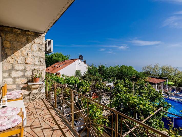 Ferienwohnung für 4 Personen, mit Balkon und Terrasse sowie Garten und Pool in Dubrovnik