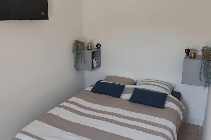 Gîte pour 4 personnes, avec jardin à Ménilles - 2