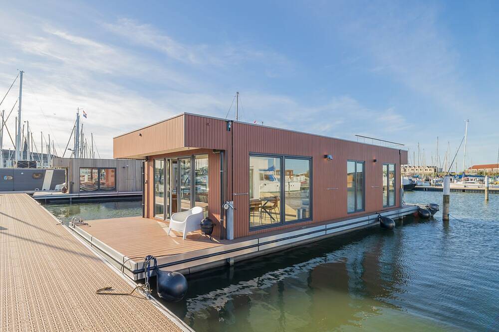 Houseboat: \"Splendid\" at Marina Monnickendam tender included in Monnickendam, Markermeer