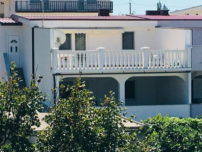 Ferienhaus für 8 Personen, mit Balkon und Terrasse sowie Garten in Cesarica