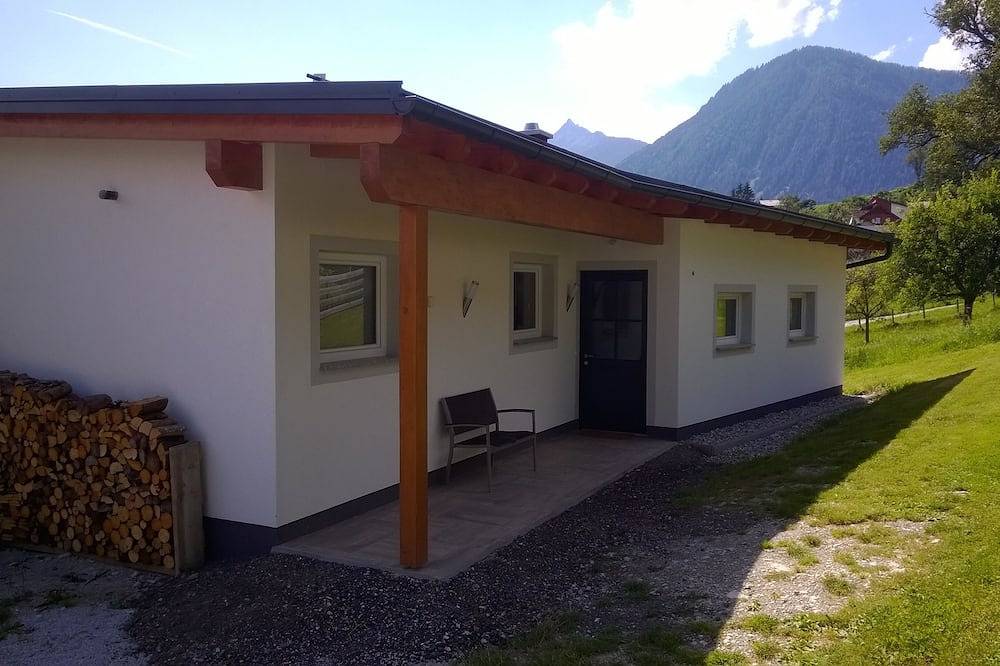Holiday residence on the sunny side of the Grimmings Wifi, parking lot & infrared cabin in Sankt Martin am Grimming, Enns valley