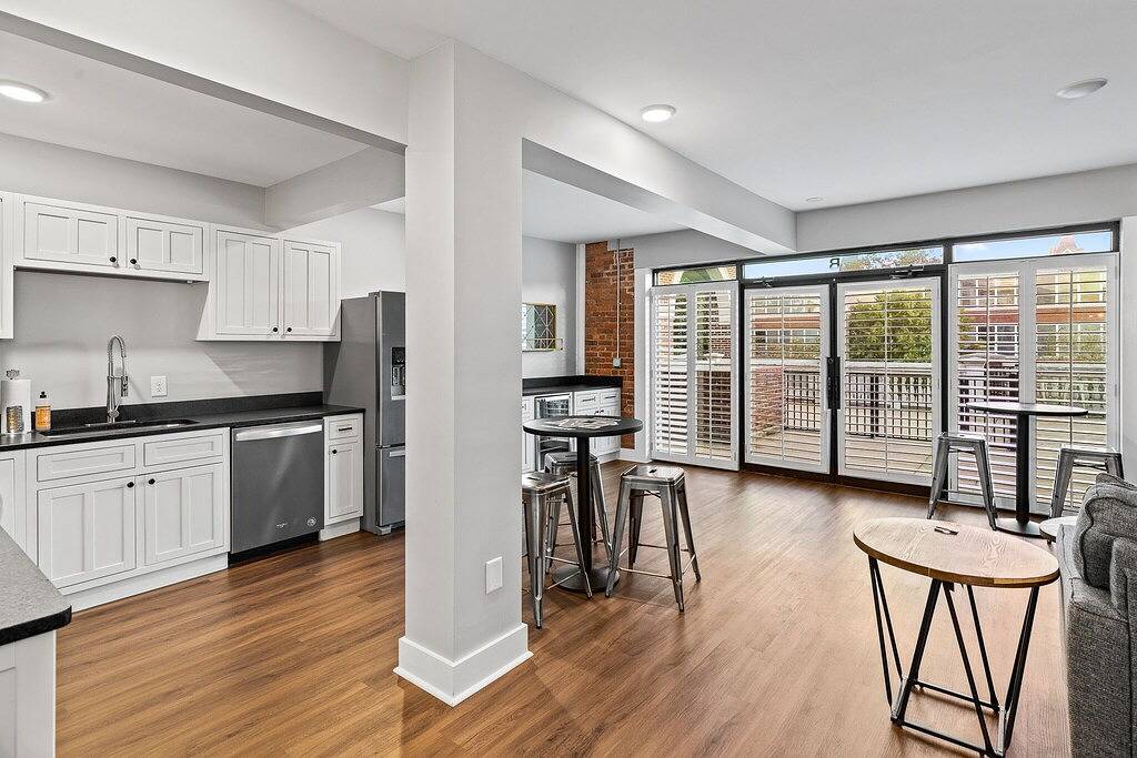 Ganze Wohnung, Luxus Custom Penthouse im Zentrum von Downtown Auburn in Auburn (AL), Alabama