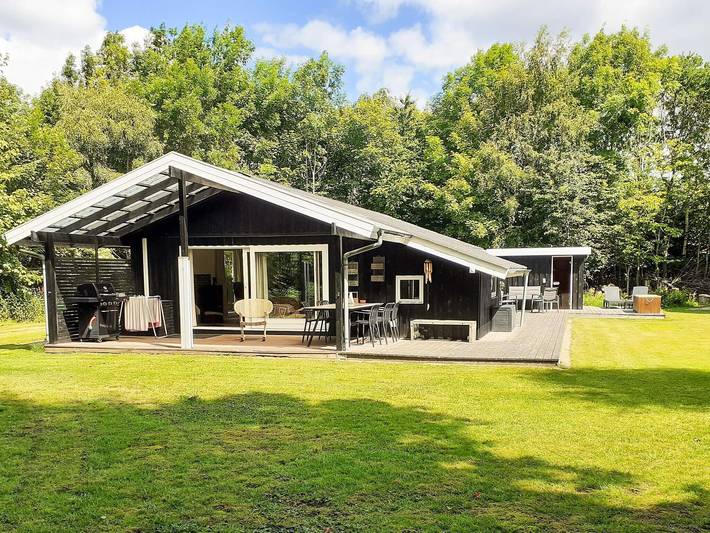 Ferienhaus für 6 Personen, mit Terrasse und Garten sowie Sauna in Astrup Vig