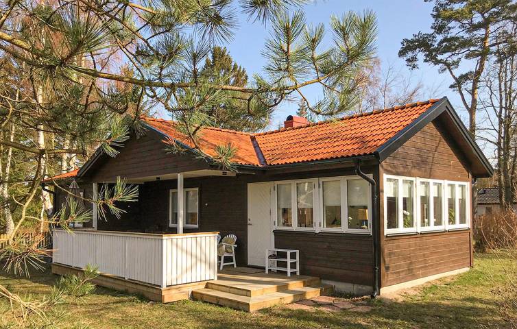 Ferienhaus für 6 Personen, mit Terrasse und Garten in Beddingestrand