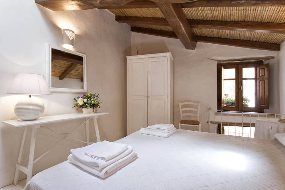 Casas de piedra antiguas - \"Domu Luscenti\" in Baunei, Provincia de Ogliastra