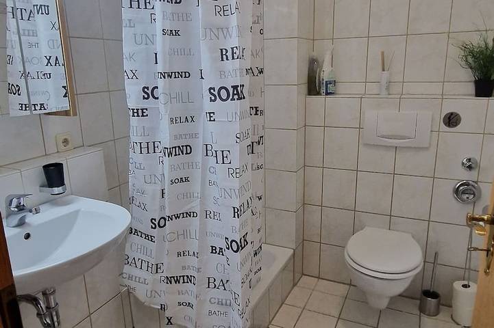 Ferienwohnung für 2 Personen, mit Garten und Balkon in Weinheim - 3