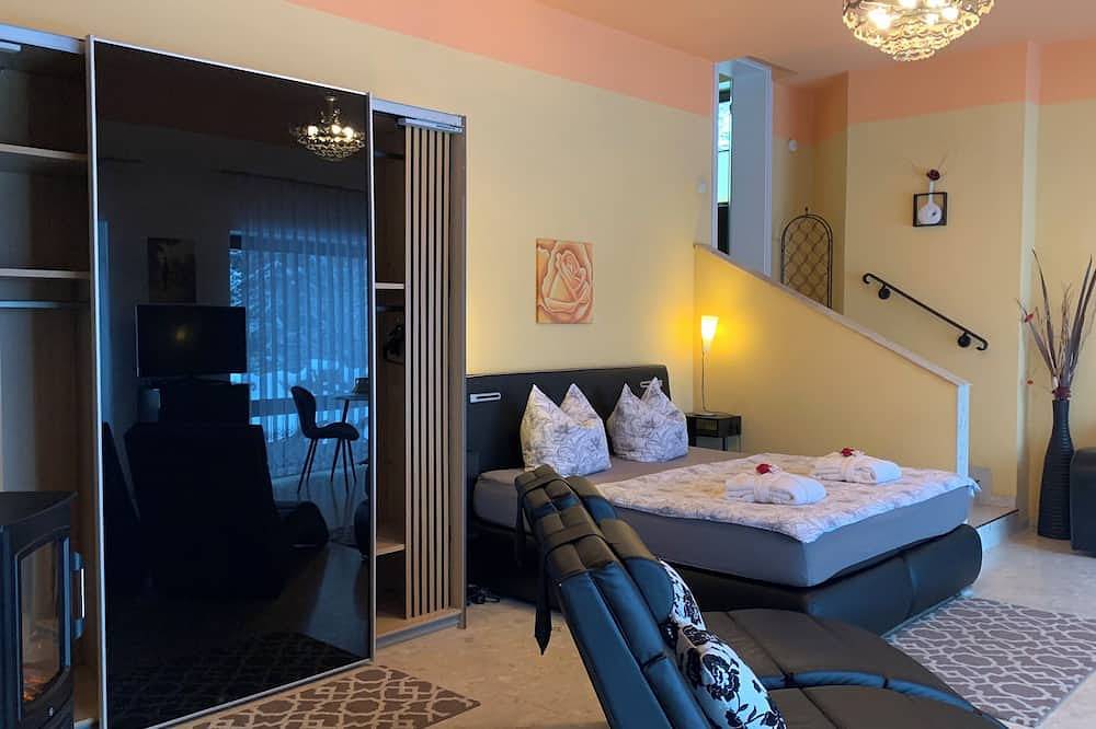 Ganze Wohnung, Villa Warzenburg, Fewo-1 mit Berg-Panorama-Blick und Terrasse. Urlaub mit Hund. in Friedrichroda, Rennsteig