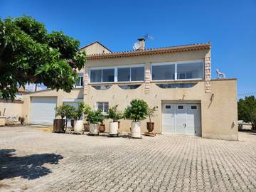 Gîte pour 5 personnes, avec terrasse et jardin à Cardet