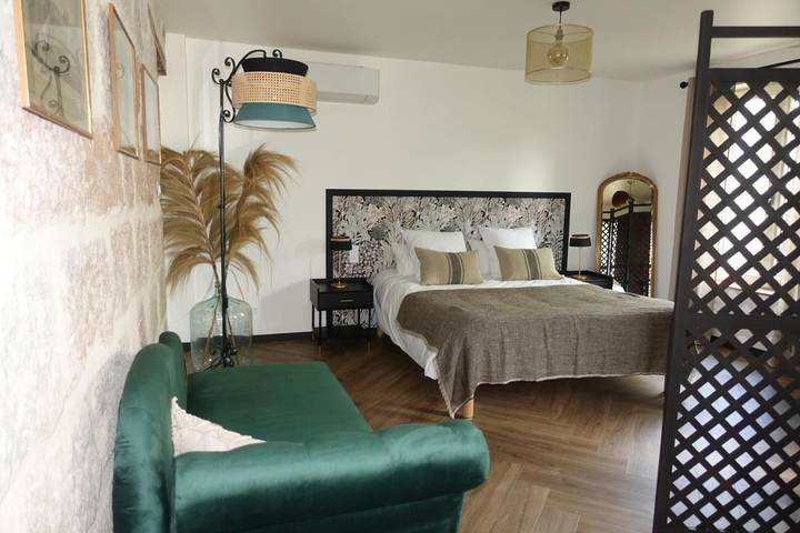 Gîte pour 2 personnes, avec jardin ainsi que vue et piscine à Brive-la-Gaillarde - 3
