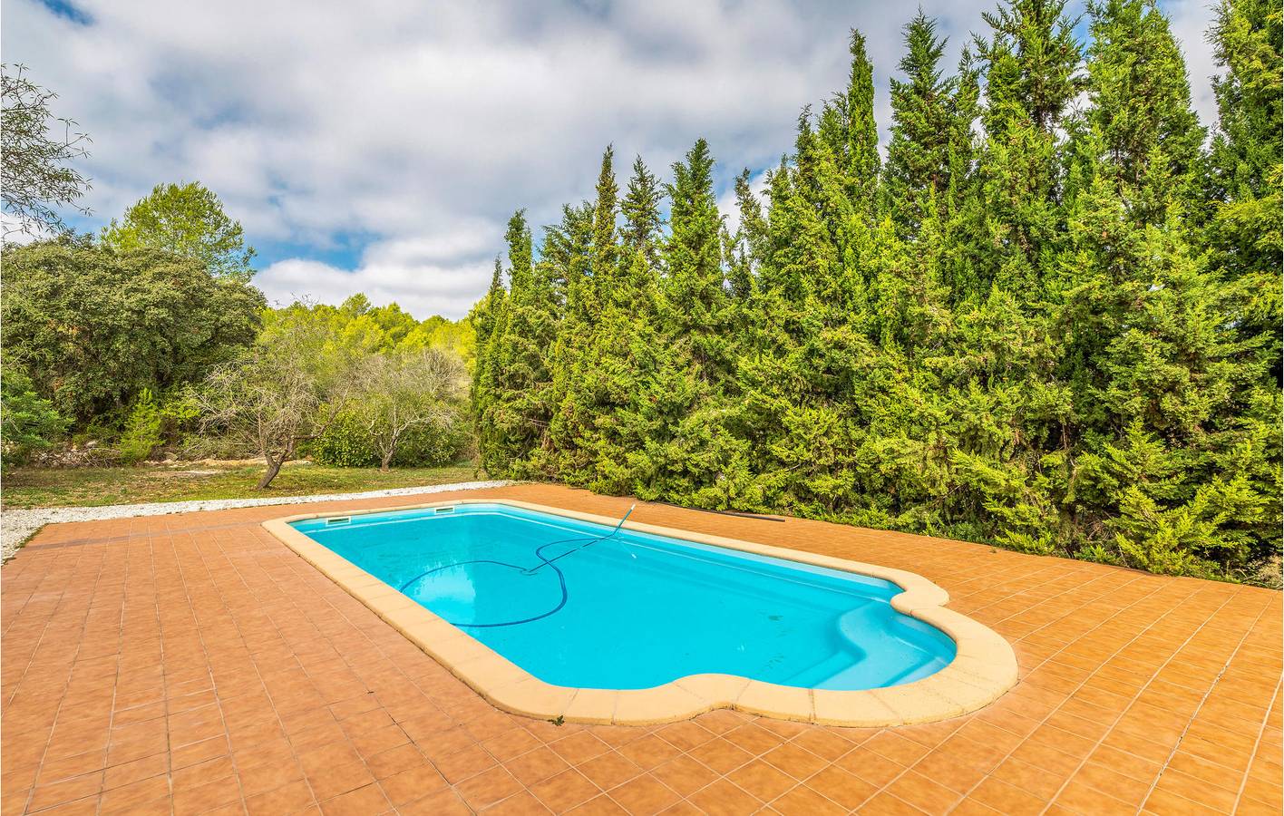 Appartement au bord de la piscine avec parking, climatisation et WiFi in La Riera de Gaià, Costa Dorada