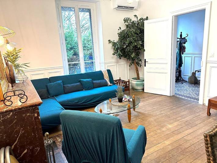 Location de vacances pour 11 personnes, avec terrasse et jardin à Saint-Florentin