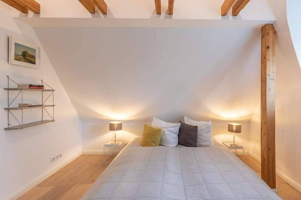 Reetgedecktes Ferienhaus mit Kachelofen in Tetenbüll, Eiderstedt