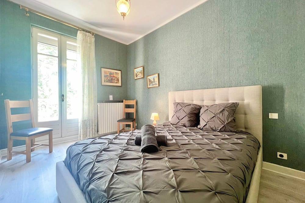 Bourgeois House – 15 Guests | Pool | City Center | Garden | 6 Bedrooms | A/C in Salon-de-Provence, Aix-en-Provence region