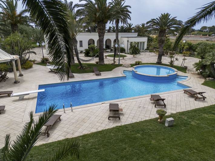 Casa vacanza per 10 persone, con piscina per bambini e giardino nonché idromassaggio, con animali domestici in Nardò