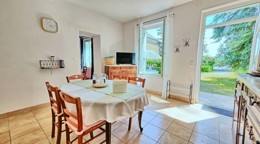 Gîte pour 5 personnes, avec piscine ainsi que jardin et terrasse à Chisseaux - 4