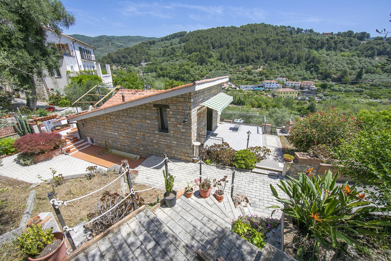Villa Breezy Way - Among Greenery in San Bartolomeo al Mare, Riviera di Ponente
