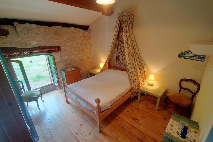 Gîte pour 36 personnes, avec jardin à Bellon - 3