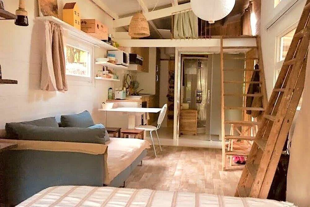 Tiny House La Cabane nichée sous les arbres à 5 mn des plages in Meschers-sur-Gironde, Région de Saintes