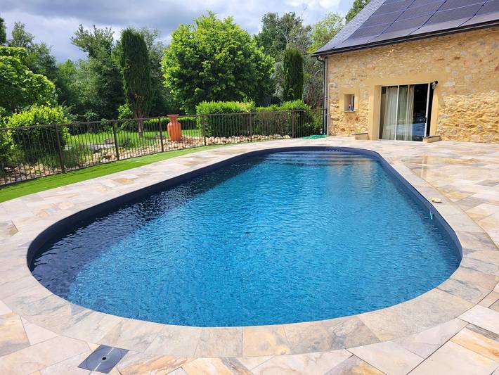 Gîte pour 5 personnes, avec piscine et terrasse