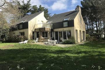 Gîte pour 8 personnes, avec balcon et jardin dans Plage Kerfany