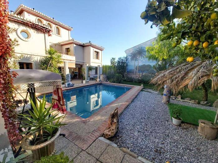 Ferienhaus für 12 Personen, mit Terrasse und Garten sowie Pool