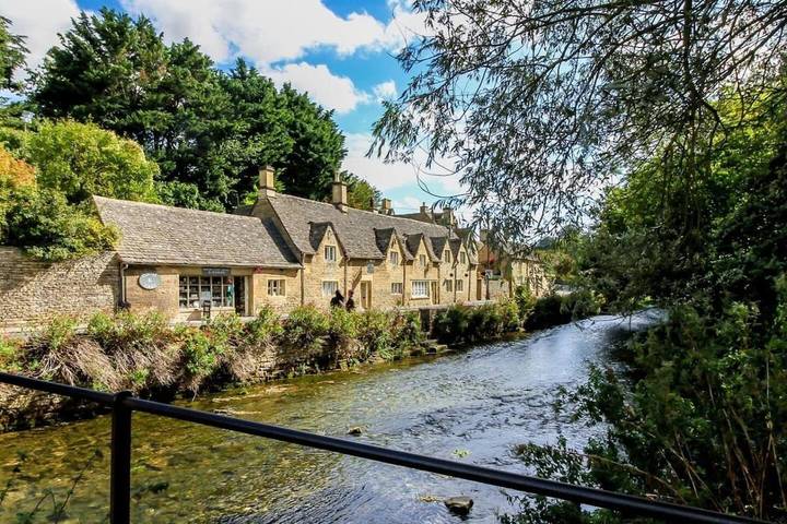 Gîte pour 6 personnes, avec terrasse, animaux acceptés à Bibury